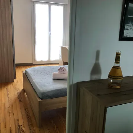 Grand Lumineux Avec Balcon 아파트 *